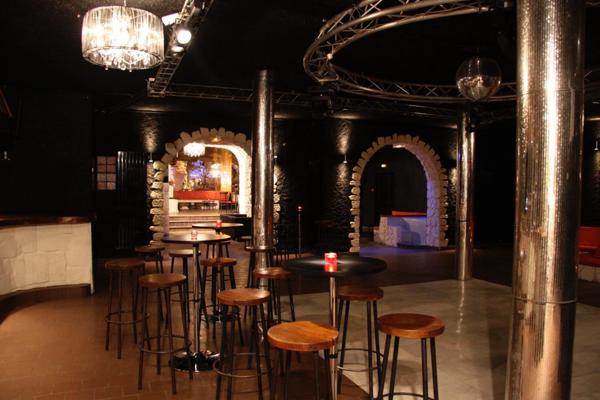 Immeuble de 783 m2 sur son terrain de 22 516 m2 à vendre à Yutz