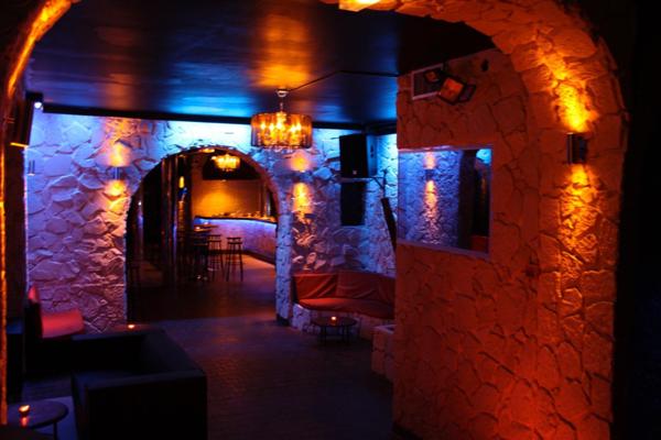 Immeuble de 783 m2 sur son terrain de 22 516 m2 à vendre à Yutz