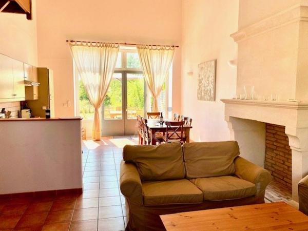 CHALAIS - MAISON EN PIERRE 4 CHAMBRES AVEC PISCINE