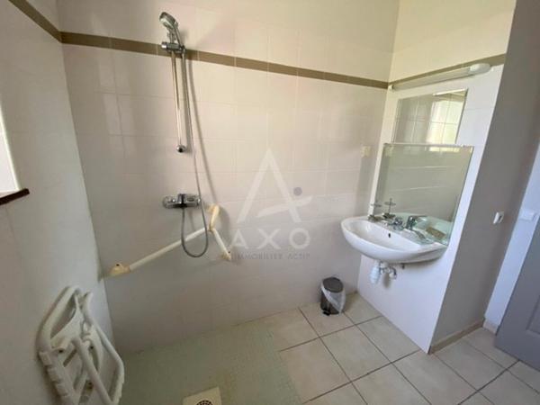 CHALAIS - MAISON EN PIERRE 4 CHAMBRES AVEC PISCINE