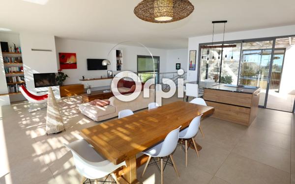 Maison à vendre    6 pièces •  Carqueiranne