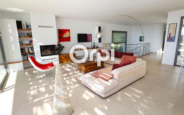 Maison à vendre    6 pièces •  Carqueiranne