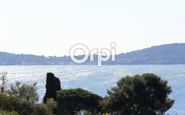 Maison à vendre    6 pièces •  Carqueiranne