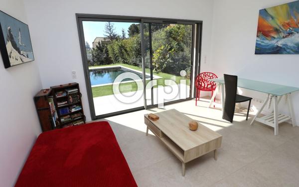 Maison à vendre    6 pièces •  Carqueiranne