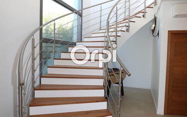 Maison à vendre    6 pièces •  Carqueiranne