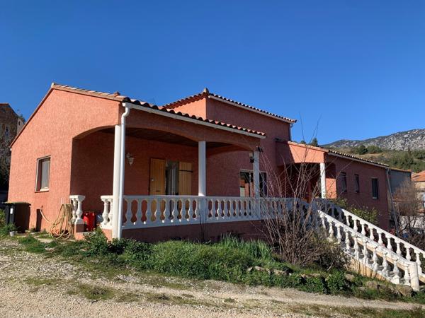 VILLA AVEC 2450m2 DE TERRAIN