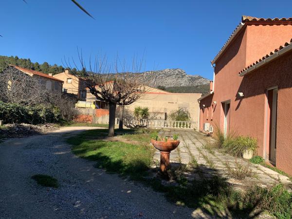 VILLA AVEC 2450m2 DE TERRAIN