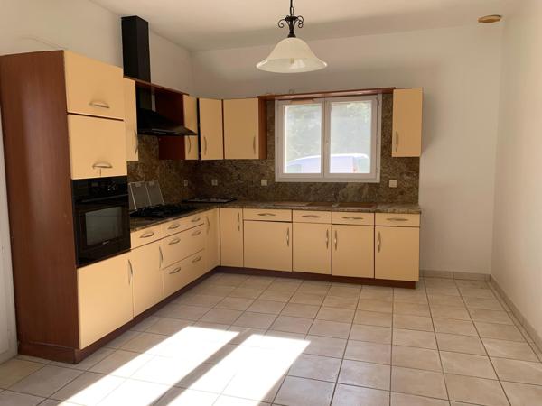 VILLA AVEC 2450m2 DE TERRAIN