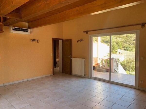 VILLA AVEC 2450m2 DE TERRAIN