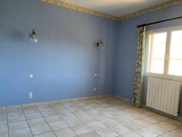 VILLA AVEC 2450m2 DE TERRAIN