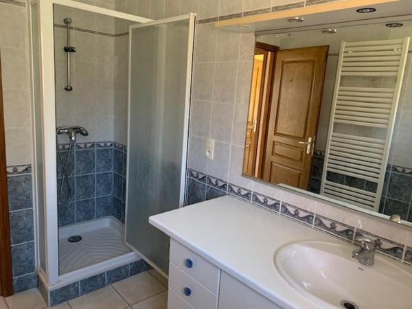 VILLA AVEC 2450m2 DE TERRAIN