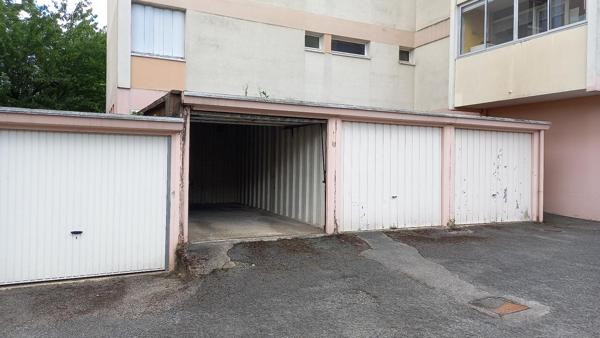Parking · Location Villefranche Sur Saone (69400)