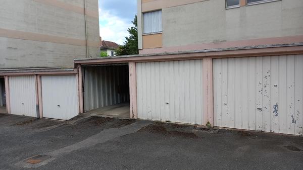 Parking · Location Villefranche Sur Saone (69400)