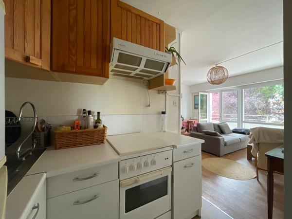 Appartement
         2 pièces
        - 38 m² 136 500 € *