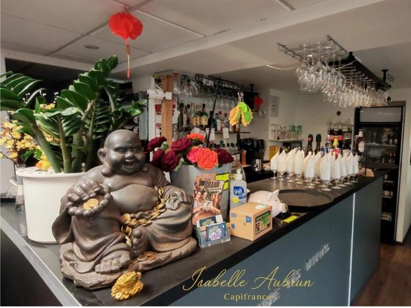 À VENDRE – MURS & FONDS DE COMMERCE RESTAURANT VIETNAMIEN TRADITIONNEL – BOURGOIN-JALLIEU (38)
