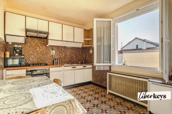 Maison de 3 pièces, jardin, sous-sol total et combles aménageables – Quartier des blanches (Houilles)