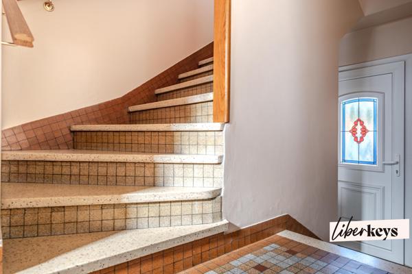 Maison de 3 pièces, jardin, sous-sol total et combles aménageables – Quartier des blanches (Houilles)