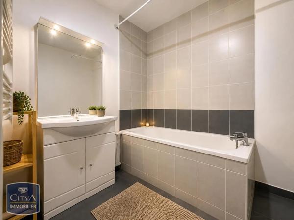 Appartement à louer 3 pièces 61.56m² Nantes (44300)