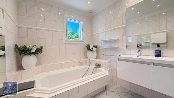 Maison à vendre 7 pièces 236m² Bourg-lès-Valence (26500)