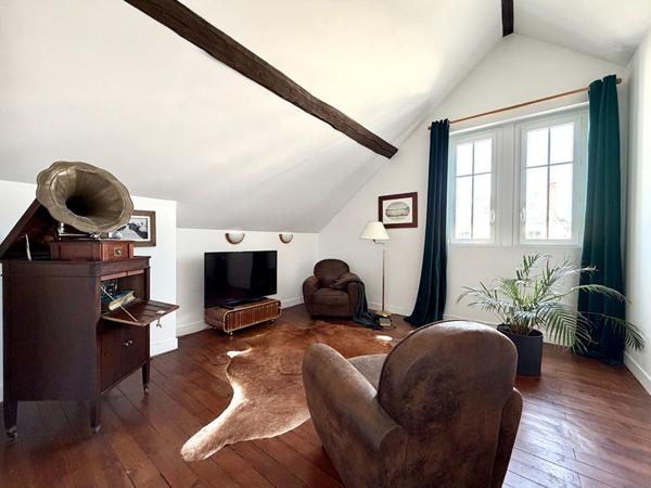 Maison familiale de caractère au coeur d'un quartier recherché de Tours