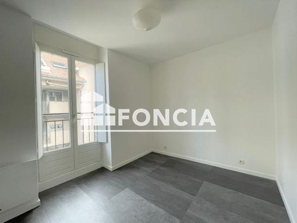 Location Appartement 3 pièces 59.8 m² - 22 RUE DODE Voiron 38500