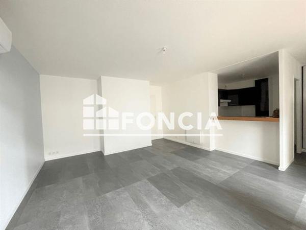 Location Appartement 3 pièces 59.8 m² - 22 RUE DODE Voiron 38500