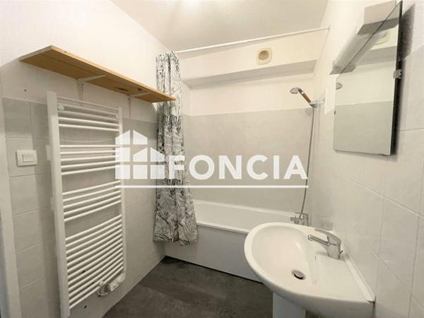 Location Appartement 3 pièces 59.8 m² - 22 RUE DODE Voiron 38500