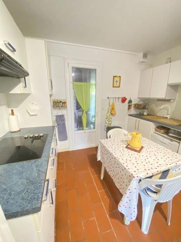 Vente                                                      Appartement
                        
                     2 pièces                      29 m2                     à La Londe-les-Maures