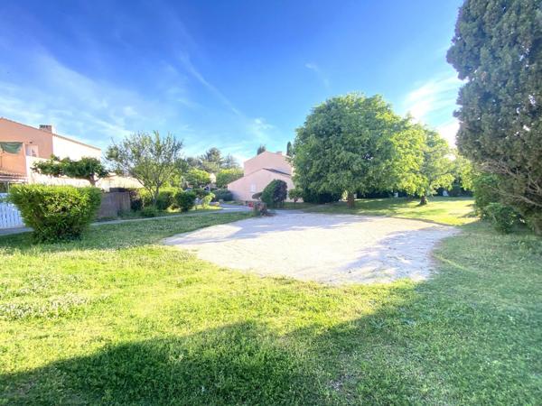 Vente                                                      Appartement
                        
                     2 pièces                      29 m2                     à La Londe-les-Maures