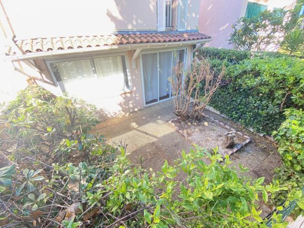 Vente                                                      Appartement
                        
                     2 pièces                      29 m2                     à La Londe-les-Maures
