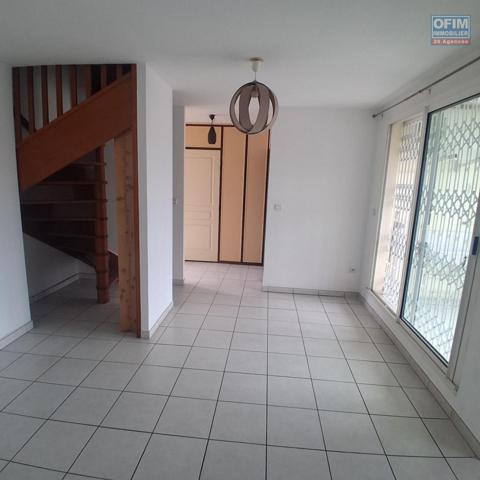 A LOUER appartement de type F3 au BERNICA à SAINT-GILLES LES HAUTS