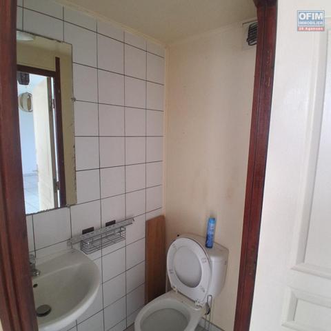 A LOUER appartement de type F3 au BERNICA à SAINT-GILLES LES HAUTS