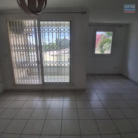 A LOUER appartement de type F3 au BERNICA à SAINT-GILLES LES HAUTS