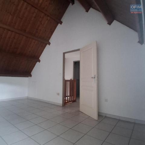 A LOUER appartement de type F3 au BERNICA à SAINT-GILLES LES HAUTS