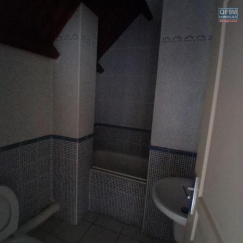 A LOUER appartement de type F3 au BERNICA à SAINT-GILLES LES HAUTS