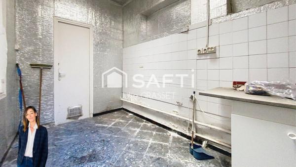 LOCAL COMMERCIAL  AVEC APPARTEMENT CENTRE VILLE BEZIERS
