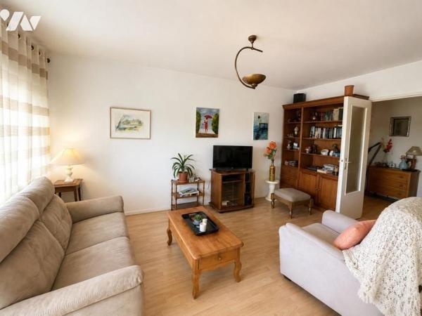 A VENDRE - REZE - 8 Mai - Appartement T4 d'env 68.63m² avec balcon, cave et parking en sous-sol.