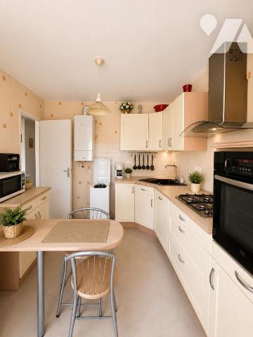 A VENDRE - REZE - 8 Mai - Appartement T4 d'env 68.63m² avec balcon, cave et parking en sous-sol.