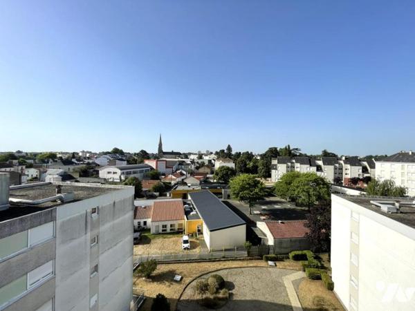 A VENDRE - REZE - 8 Mai - Appartement T4 d'env 68.63m² avec balcon, cave et parking en sous-sol.