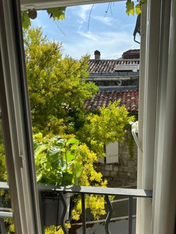 🏡 SUPERBE APPARTEMENT DE CHARME – EMPLACEMENT EXCEPTIONNEL À ANGOULÊME ! 🔑