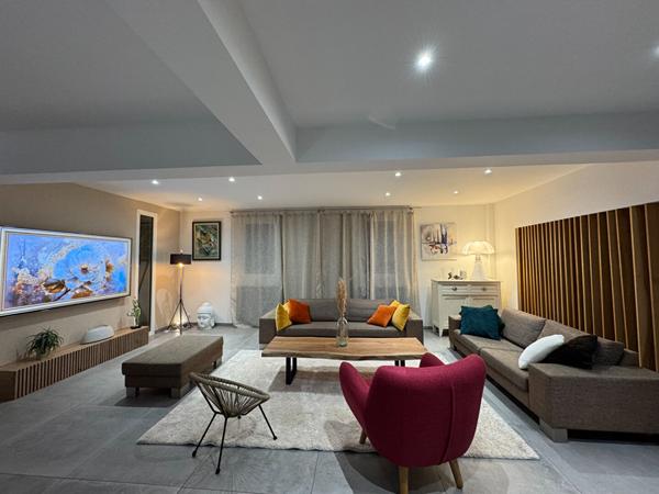 Maison d'architecte Moderne Havre de Paix en bord de rivière 8 pièces180 m2 , Piscine