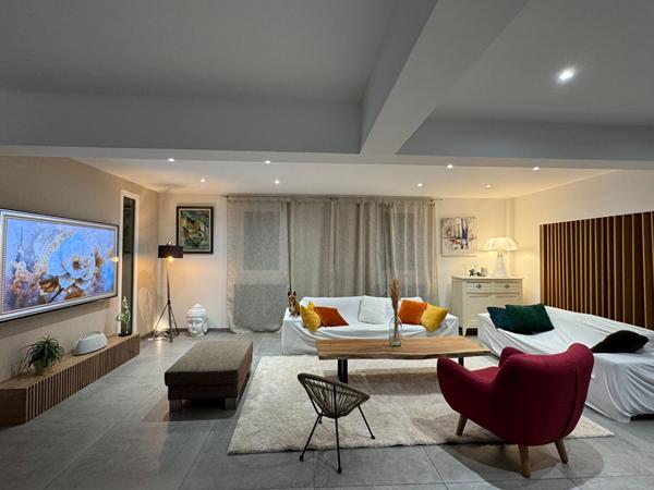 Maison d'architecte Moderne Havre de Paix en bord de rivière 8 pièces180 m2 , Piscine