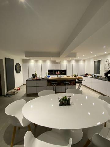 Maison d'architecte Moderne Havre de Paix en bord de rivière 8 pièces180 m2 , Piscine