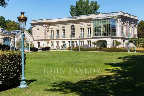 Exceptionnel Palais avec piscine
