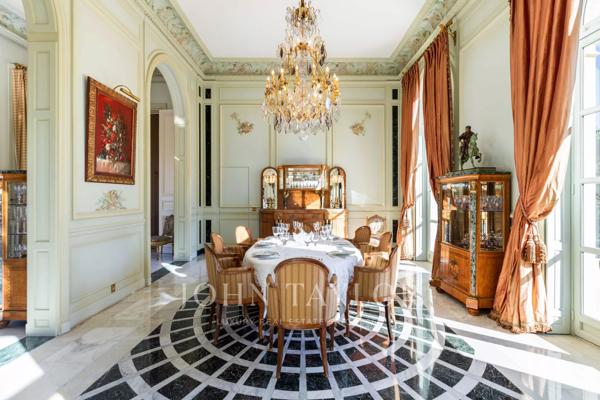Exceptionnel Palais avec piscine