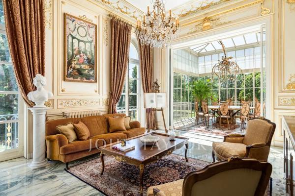Exceptionnel Palais avec piscine