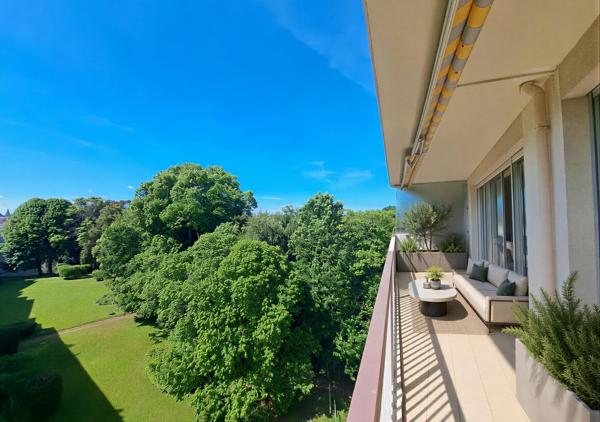 Bel appartement T6 de 160 m² avec triple exposition en étage élevé au sein de la Résidence de la Guylhomné