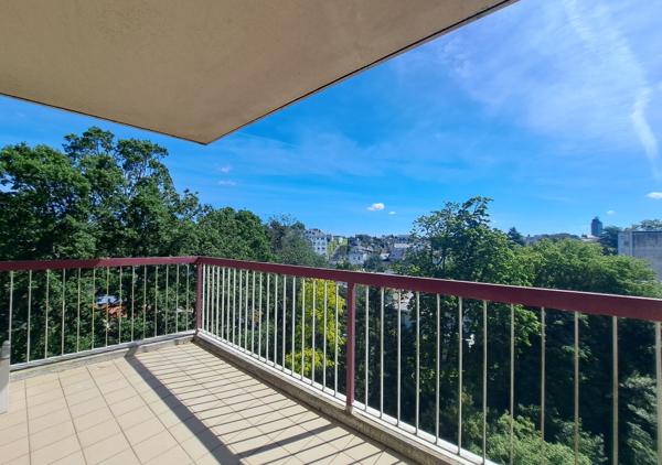 Bel appartement T6 de 160 m² avec triple exposition en étage élevé au sein de la Résidence de la Guylhomné