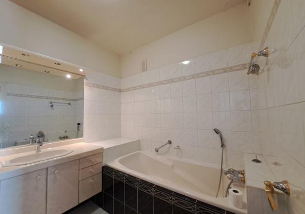 Bel appartement T6 de 160 m² avec triple exposition en étage élevé au sein de la Résidence de la Guylhomné