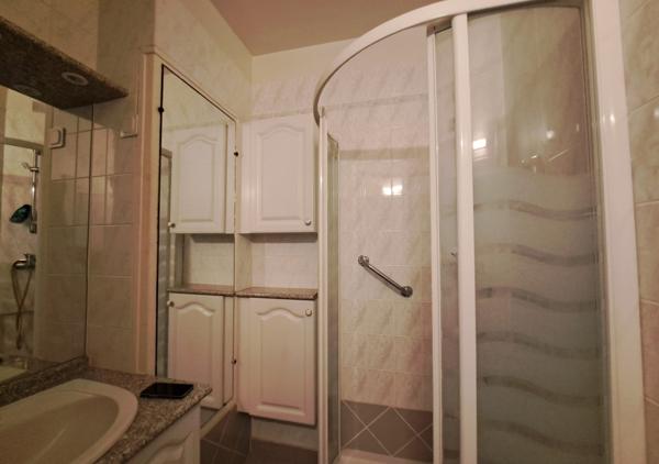 Bel appartement T6 de 160 m² avec triple exposition en étage élevé au sein de la Résidence de la Guylhomné